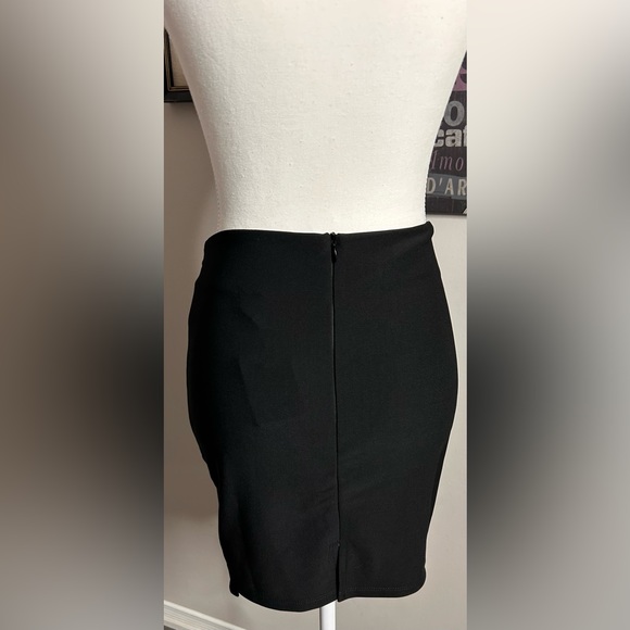 Thrift Market BNWT SZ. S black cross over bodycon mini skirt - Picture 1 of 3